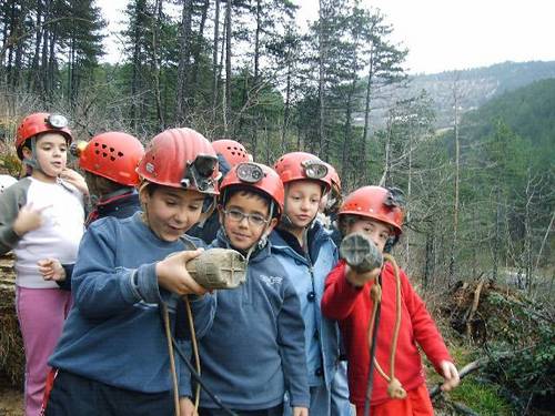 pr�ts � explorer la grotte... -- Cliquez pour voir l'image en entier